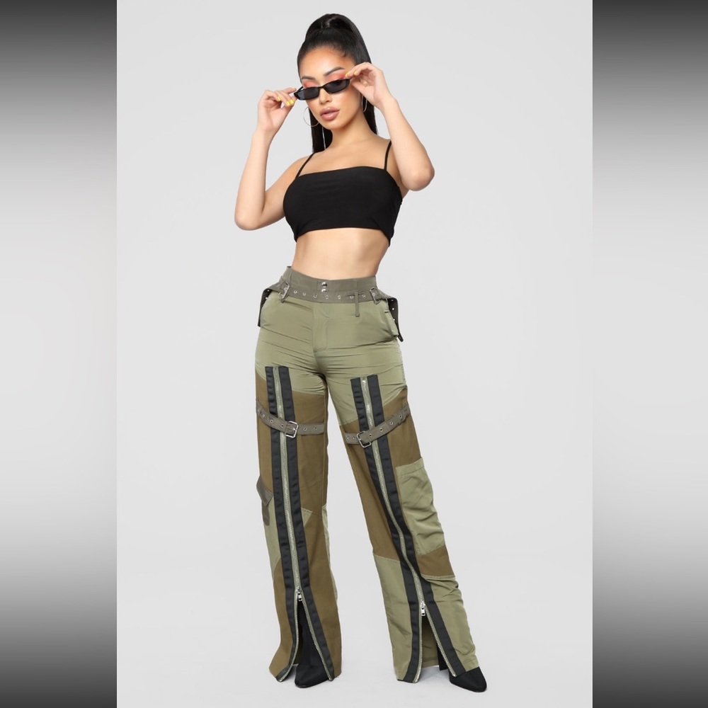 Army Green & Black Buckled & Zippered Cargo Pants
